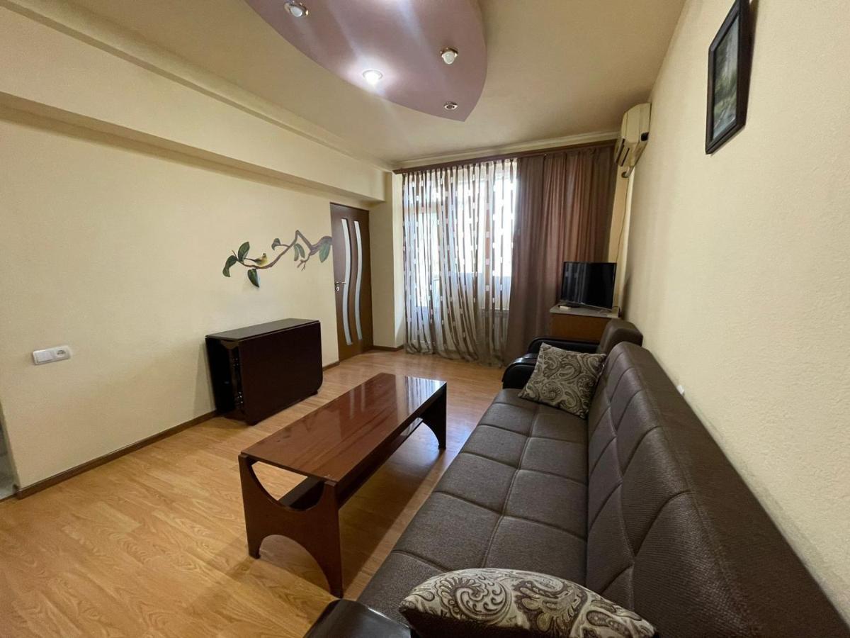 Apartment In Yerevan, Centre Екстериор снимка